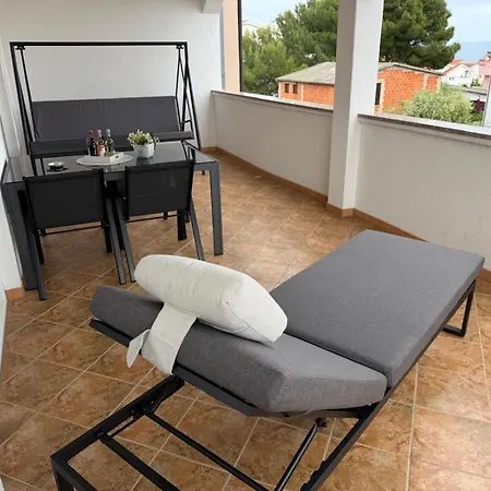 Lm * Trogir